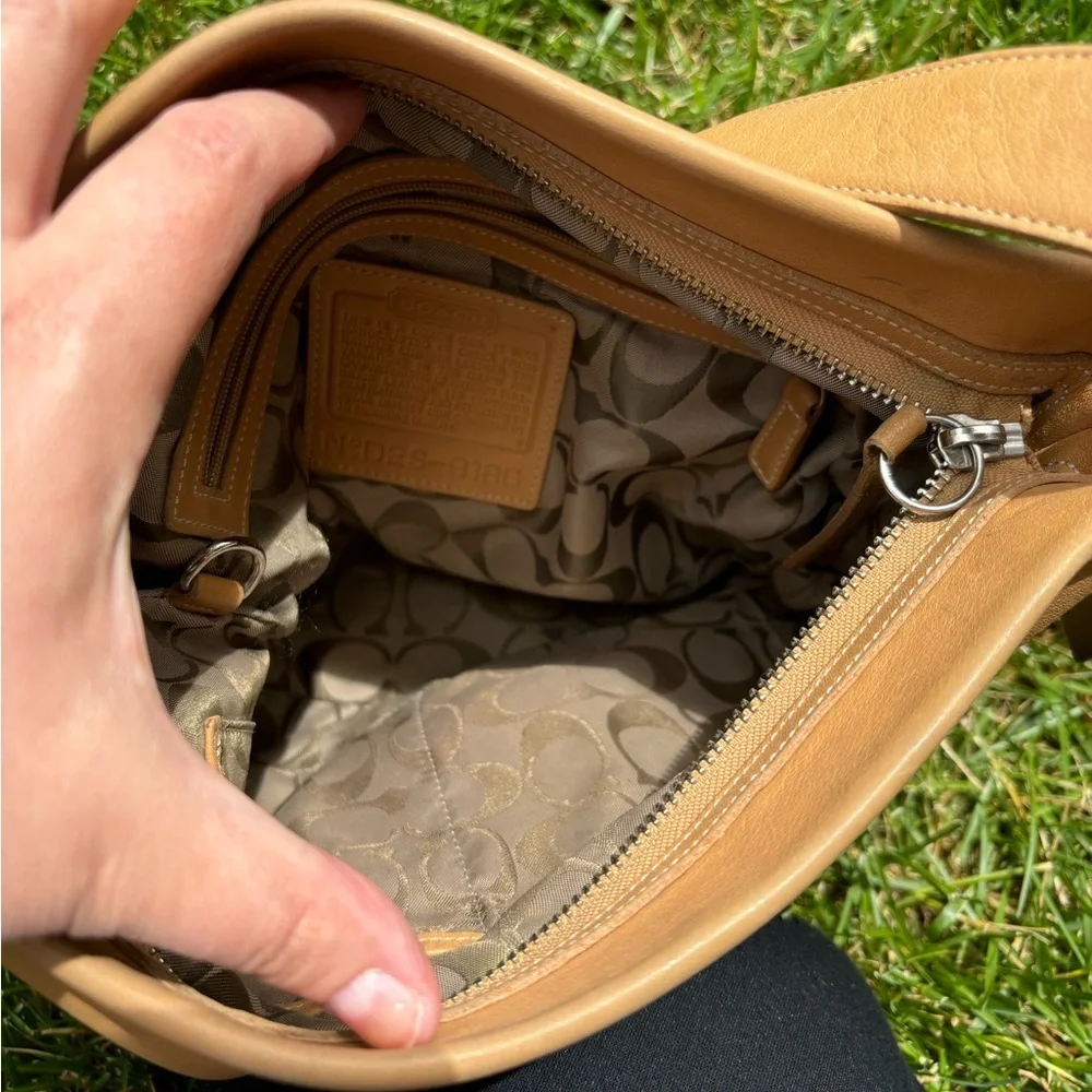 Coach | Legacy Soho bucket shoulder bag #9126 in Camel - Picture 3 of 7